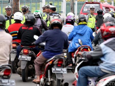Ratusan Pemotor Terjaring Operasi Zebra di Pasar Minggu