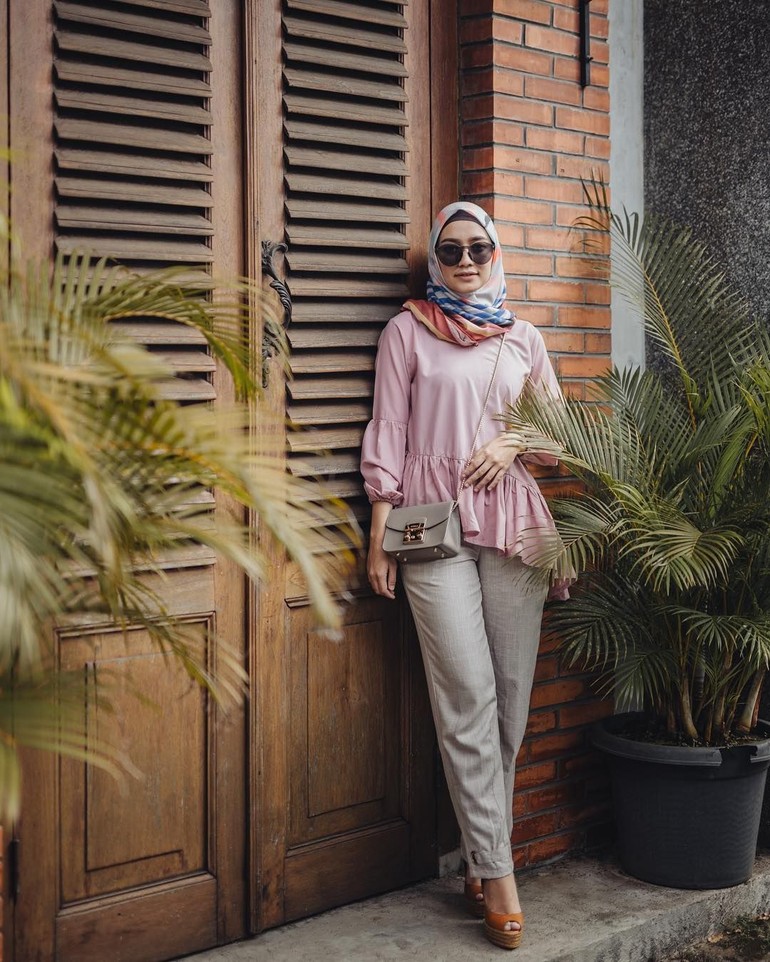 Warna Hijab Yang Cocok Untuk Baju Warna Pink Fanta