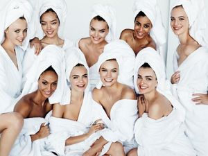 Seperti Rita Ora, 10 Artis Ini Bergaya Seksi Pakai Handuk Saat Pemotretan Seperti Rita Ora, 10 Artis Ini Bergaya Seksi Pakai Handuk Saat Pemotretan