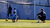 Ronaldo menemani anaknya berlatih sepakbola. Akankah dia mengikuti jejak sang ayah jadi pemain terbaik dunia? (Instagram @cristiano)