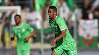 Sama halnya dengan Riyad Mahrez, penampilan okenya bersama Leicester City tak mampu membawa Aljazair tampil bagus. Mereka menjadi juru kunci Grup B zona Afrika. (Foto: Philipp Schmidli/Getty Images)