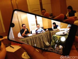 Sharp Mau Habis-Habisan di Bisnis Ponsel