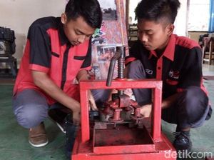 Di Tangan Siswa SMK Ini, Gambut di Rawa Pening Disulap Jadi Briket