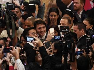 Jurnalis KTT ASEAN Berebut Foto Selfie dengan PM Trudeau