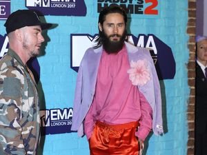 Foto: 7 Gaya Jared Leto yang Flamboyan dan Eksentrik di Karpet Merah