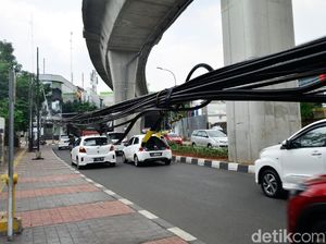 Duh, Kabel Semrawut Bahayakan Pengguna Jalan Duh, Kabel Semrawut Bahayakan Pengguna Jalan