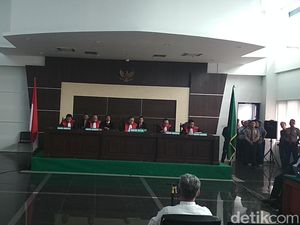 Buni Yani Ucapkan Sumpah Saat Sidang Vonis Dimulai