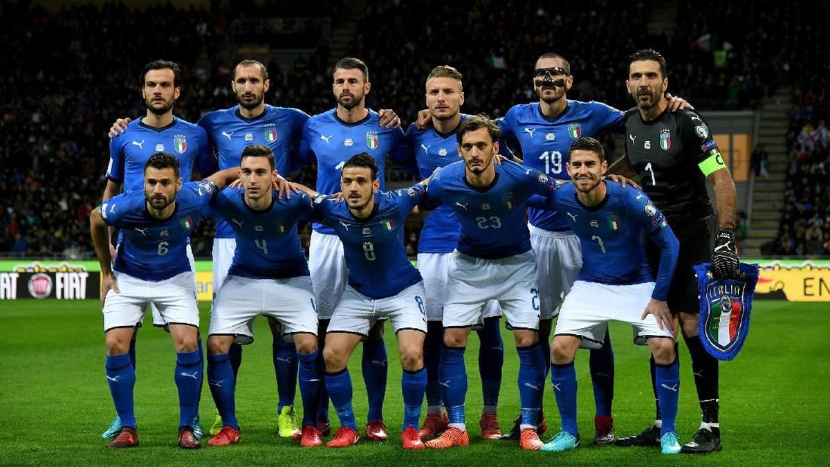 Timnas Italia gagal lolos ke Piala Dunia 2018. Menurut Andrea Pirlo perlu ada regenerasi (Claudio Villa/Getty Images)