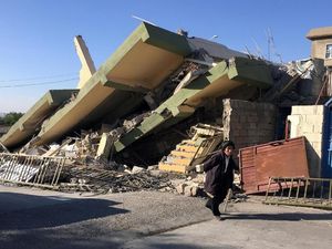 Dahsyatnya Kehancuran Akibat Gempa di Iran-Irak