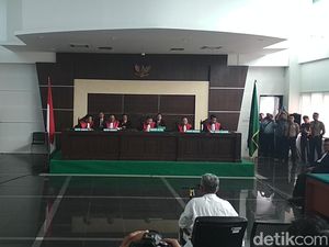 Buni Yani Divonis 1,5 Tahun Bui