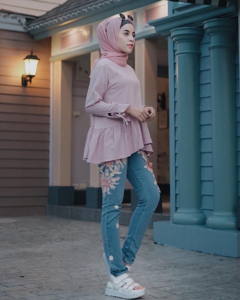 Dress Code Pink Putih Hijab - Jilbab Voal