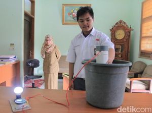 Siswa SMA Kabupaten Bandung Sulap Limbah Jadi Pendeteksi Banjir