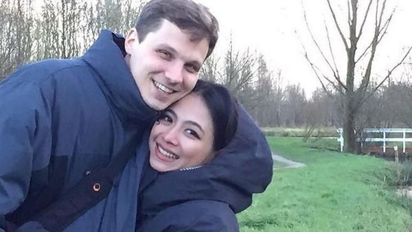 Intip Kemesraan si Seksi Nadia Vega dan Suami