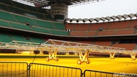 Sekitar 50 meter dari ruang ganti sampailah di stadion utama tempat biasanya Inter Milan atau AC Milan menjamu tamunya.