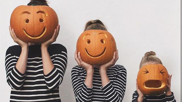 Ide Pose-pose Sederhana Tapi Super Cute dari Ibu dan 2 Putrinya