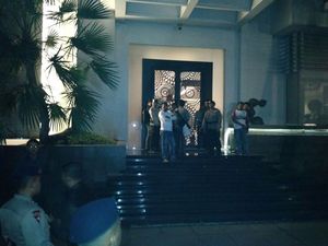 Dikawal Polisi, Penyidik KPK Datangi Rumah Novanto