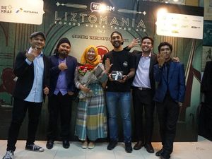 Penampilan Is dengan Payung Teduh, Tatapan Menggoda Nikita Willy