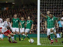 Denmark menata diri kembali usai kebobolan dan sukses menyamakan skor lewat gol bunuh diri Cyrus Christie di menit ke-29. Dia gagal menyapu tendangan Andres Christensen. Denmark pun di atas angin karena punya gol tandang. (Foto: Lee Smith/Action Images via Reuters)