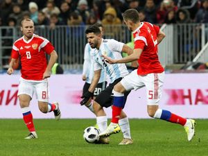 Pingsan di Laga Lawan Nigeria, Aguero Dibawa ke RS