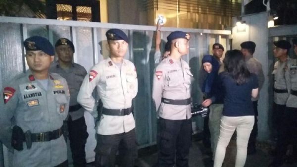 Potret Rumah Novanto yang Dijaga Polisi