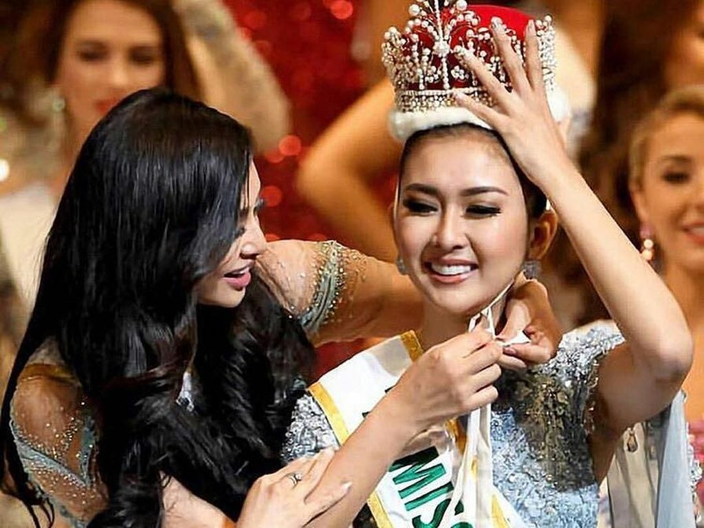 Fakta Menarik Kevin Lilliana: Bawa Al Quran ke Miss International 2017 Fakta Menarik Kevin Lilliana: Bawa Al Quran ke Miss International 2017