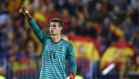 Kiper muda Spanyol, Kepa Arrizabalaga, akan habis kontraknya di Athletic Bilbao musim panas nanti. Real Madrid tengah gencar mengejarnya (Aitor Alcalde/Getty Images)