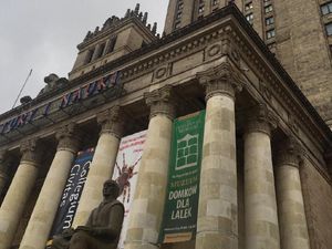 Nikmati Keindahan Warsawa dari Ketinggian Palac Kultury