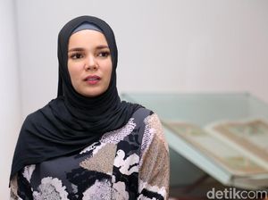 Soal Umi Pipik, Dewi Sandra: Saya Nggak Kebayang Ada di Posisi Beliau