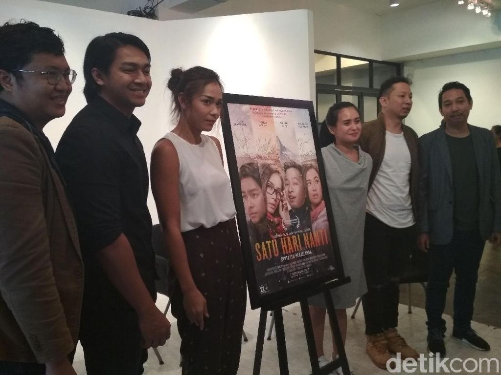 Satu Hari Nanti Film Dewasa tentang Cinta yang Complicated Satu Hari Nanti Film Dewasa tentang Cinta yang Complicated