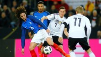 Adrien Rabiot juga demikian meski jadi pilihan utama di Paris St-Germain. Dia tak masuk skuat Prancis di Piala Dunia 2018. (Thilo Schmuelgen/ REUTERS)