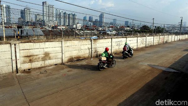 Jalan Inspeksi KBB Kini Bersih dari Gubuk Liar