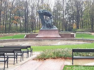 Foto: Taman di Polandia Untuk Penyuka Musik Klasik