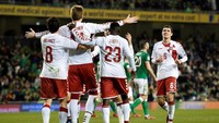 Adalah kemenangan telak 5-1 atas Irlandia yang mengantar Denmark lolos ke Rusia tahun depan. Cristian Eriksen jadi bintang Tim Dinamit dengan tiga golnya. (REUTERS/Clodagh Kilcoyne)