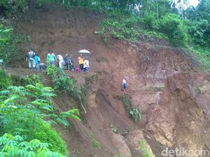 2 Kecamatan di Tasikmalaya Ini Paling Rawan Longsor 2 Kecamatan di Tasikmalaya Ini Paling Rawan Longsor