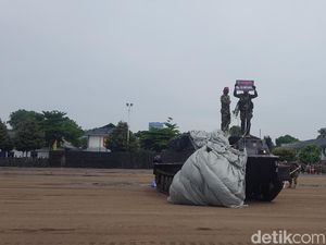 KSAL Beri Hadiah ke Penerjun yang Bisa Mendarat di Atas Panser KSAL Beri Hadiah ke Penerjun yang Bisa Mendarat di Atas Panser