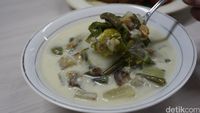 Sayur lodeh yang gurih bagus cocok dinikmati dengan sambal dan nasi.