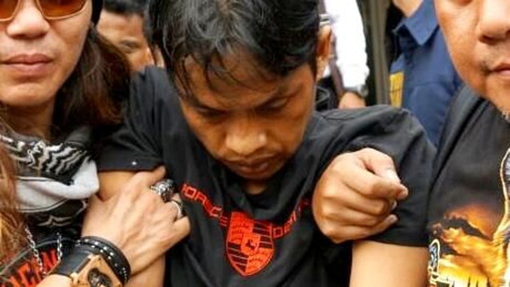 Terus Menunduk, Ini Potret Pelaku Kasus Mayat di Kampung Rambutan