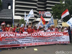 Buruh Kota Semarang Tuntut Upah Rp 2,7 Juta