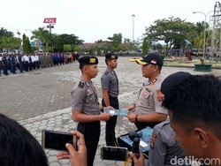 2 Polisi yang Selamatkan Ketua Pengadilan Baubau Dapat Penghargaan