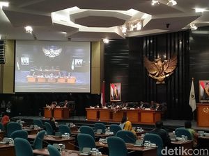 Dihadiri Semua Pimpinan, DPRD DKI Gelar Rapat Paripurna RAPBD 2018 Dihadiri Semua Pimpinan, DPRD DKI Gelar Rapat Paripurna RAPBD 2018