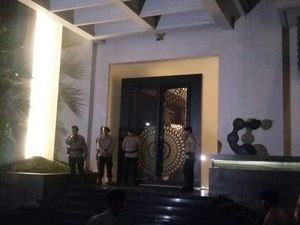 Didatangi Penyidik KPK, Novanto Ada di Rumah?