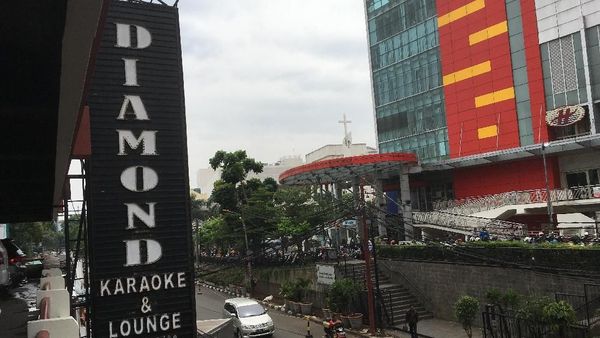 Tak Beroperasi, Begini Suasana di Karaoke Diamond