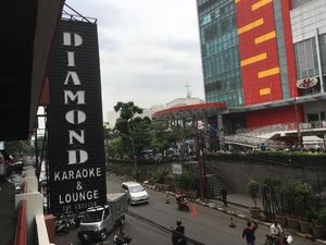 Tak Beroperasi, Begini Suasana di Karaoke Diamond