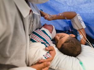 Haru! Momen Melahirkan Ibu yang Didiagnosis Kanker Saat Hamil