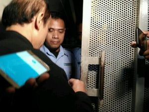 Proses Penyidik KPK Masuk ke Rumah Novanto