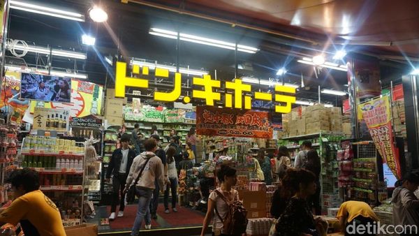 Foto: Toko Oleh-oleh Paling Lengkap di Osaka