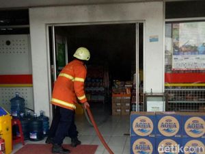 Ruang CCTV Minimarket di Sememi Terbakar