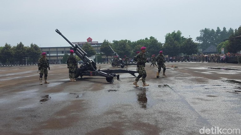 Parade Operasi Amfibi ditampilkan di Perayaan HUT Marinir ke-72