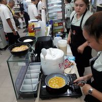 Nyam! Di 7-Eleven Bangkok Ini Anda Bisa Sarapan Omelet Hangat-hangat