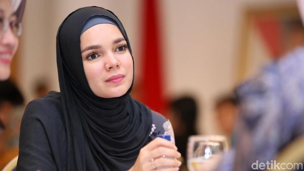Wah, Manisnya Dewi Sandra Bikin Hati Adem